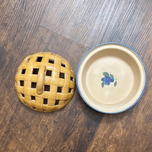 Charming WCL Pottery Mini Pie Tartlet Dish with Lattice Lid - Picture 5 of 12